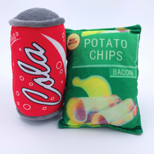 Fredagskväll – Prasslande och pipande hundleksaker i tyg